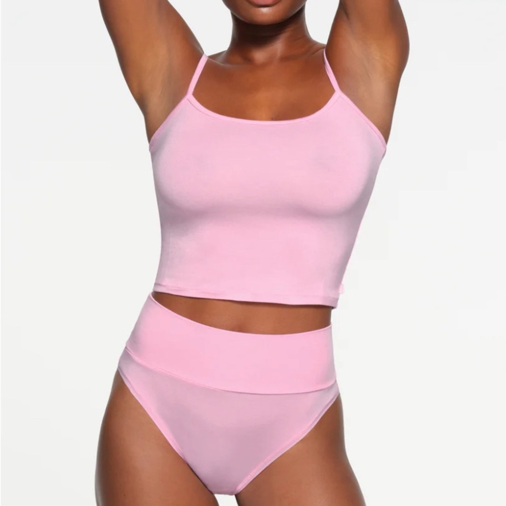 STRAIGHT NECK CROPPED CAMI SKIMS